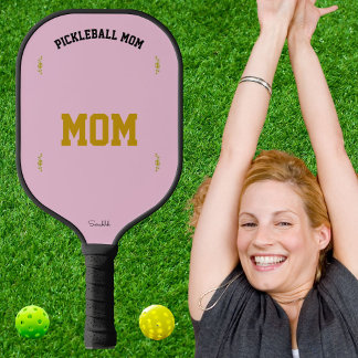 Design Elegante Esportivo Rosa com Nome da Mãe Per