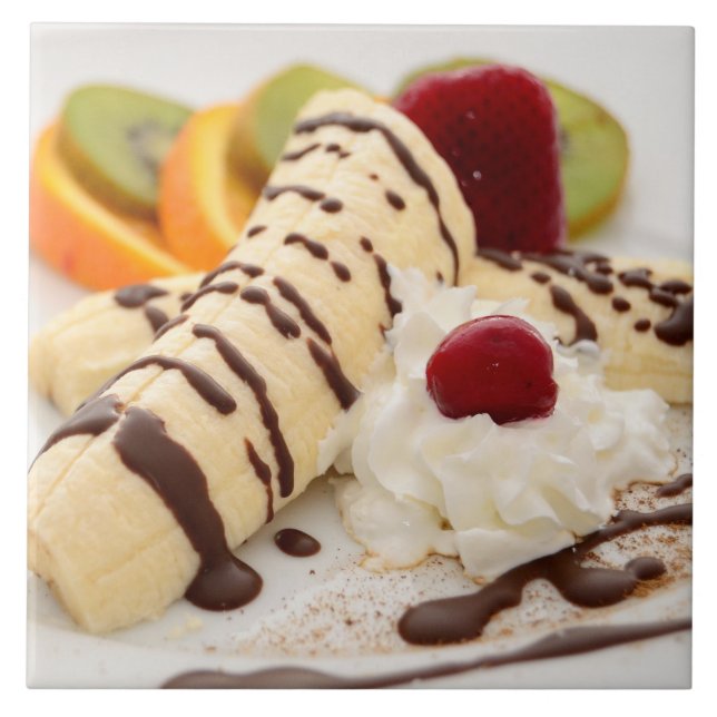 Dessert delicioso de creme chicoteado e banana (Frente)