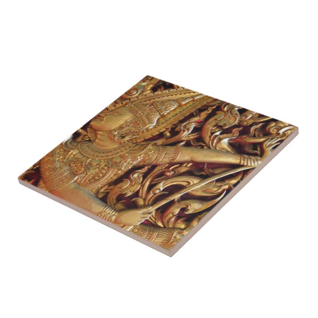 Detalhe tailandês do templo budista (Lateral)