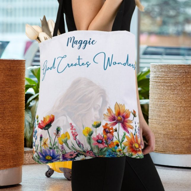 Deus Cria Maravilhas - Saco de Tote Personalizado (God Create Wonders
where fashion meets A celebration of God's  enduring beauty.)