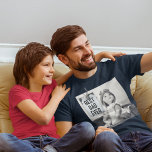 Dia de os pais de Fotografias Personalizado do Mel<br><div class="desc">Adicione sua própria foto a esta camiseta para criar o presente perfeito de Dia de os pais para o Pai. Este gráfico apresenta um gráfico de marcas em preto e branco para destacar sua foto que lê MELHOR PAI NUNCA em letras negrito.</div>