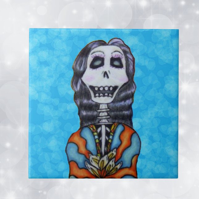 Dia Festivo Colorido de Morto Feminino Esqueleto A (Happy Day of Dead lady in orange blue cape with flowers on aqua blue decorative tile.)