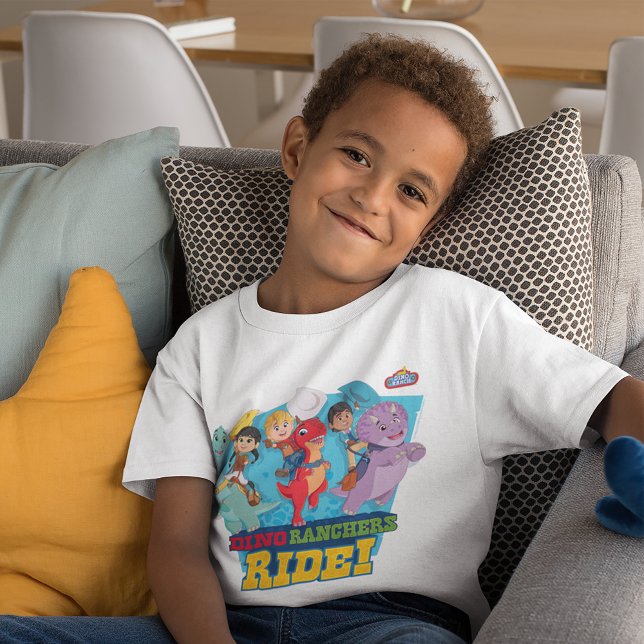 Dino Ranch | Os Ranchers Andam! (Kid wearing t-shirt)