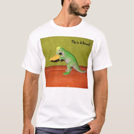Dinossauro pré-histórico que come a camiseta da