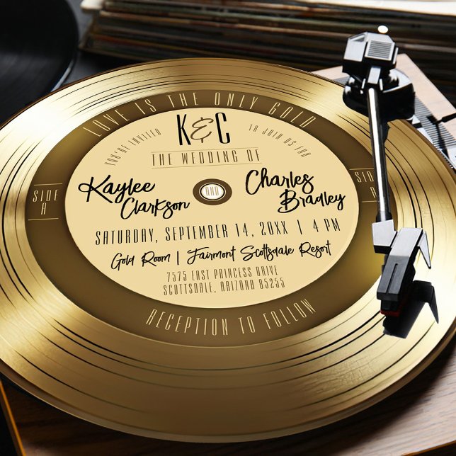 Disco de Vinil Dourado Convite de Casamento Vintag (Solid Gold Vinyl Record "Love Is The Only Gold" song unique vintage fun round wedding invitation)
