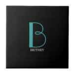 DIY Grande Monograma & Nome, Texto Branco/Teal, Pr<br><div class="desc">Personalize este na moda e design de texto simples com seu nome em branco e seu grande Monograma em Teal em fundo preto.</div>