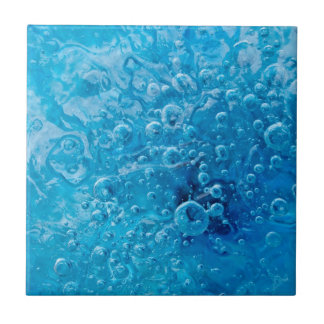 Do oceano bolhas azuis abstratas abaixo -