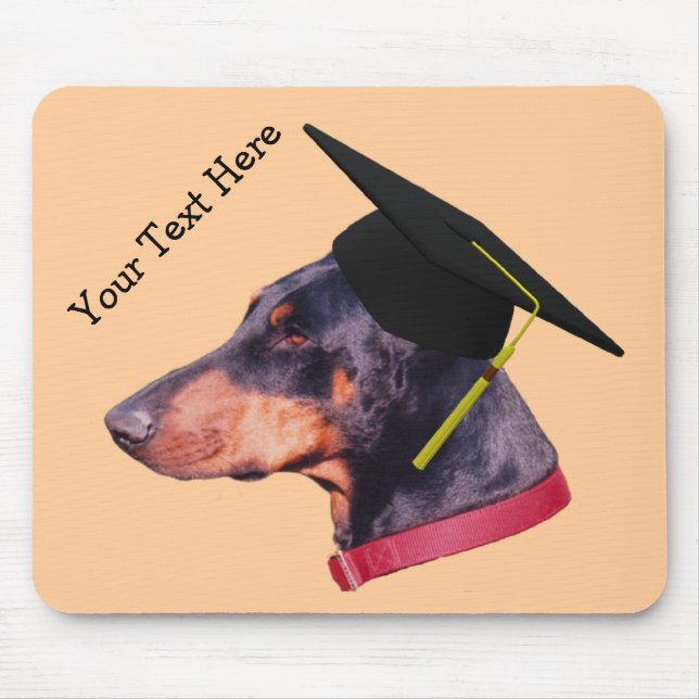 Doberman No Boné de formatura Engraçado Mousepad (Frente)