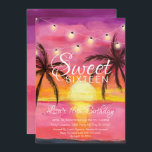 Doce dezesseis, convites do aniversário do por do<br><div class="desc">Doce dezesseis, convites do aniversário do por do sol da praia. Os convites vibrantes e corajosos do doce 16 projetaram com um por do sol cor-de-rosa e roxo bonito, umas palmeiras e uns acentos claros da corda. Feito para o special por adolescentes, este convite do doce dezesseis do por do...</div>