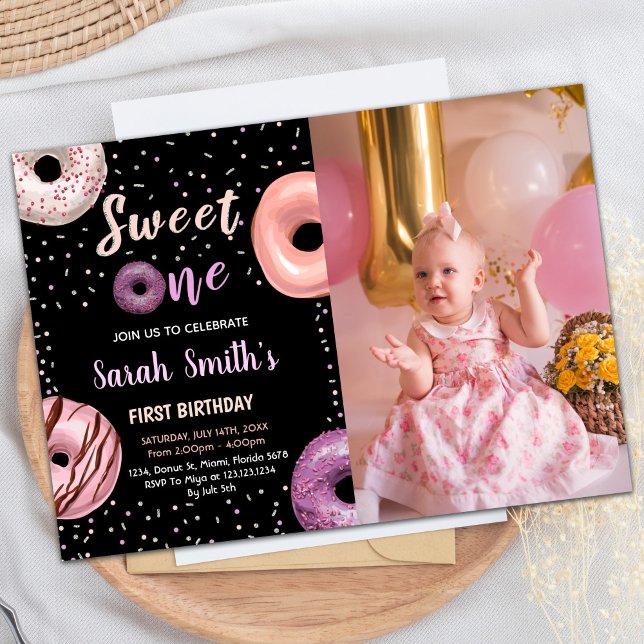 Doces Convites de Aniversário para Rosquinha de Fo (Sweet One Black Photo Donut Birthday Invitations)