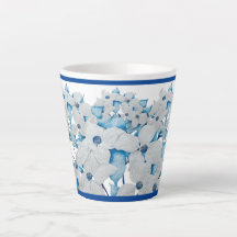 Dogwood Flowers em uma Pequena Caneca Latte