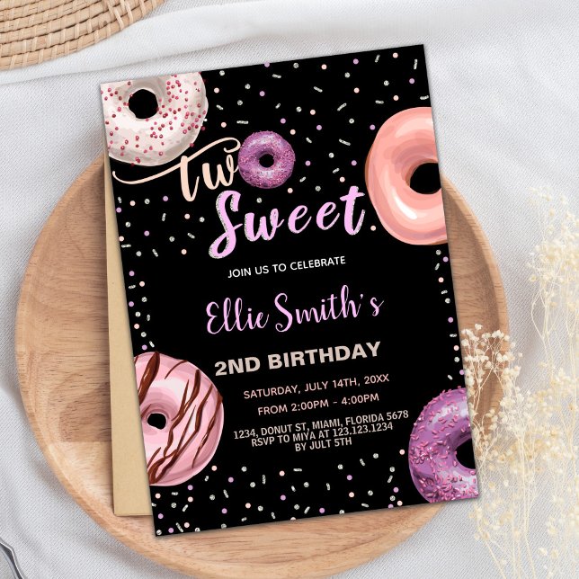 Dois doces convites de aniversário de Rosquinha ro (Two Sweet Black Pink Donut Birthday Invitations)