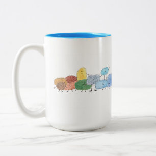 Dois Tons Criaturas Fofas e Felpudas em uma Caneca de Café