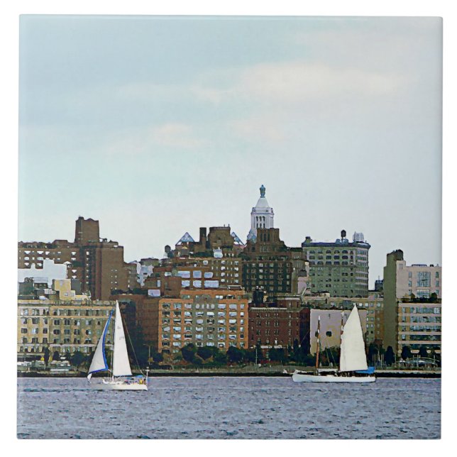 Dois veleiros contra a silhueta de Manhattan (Frente)