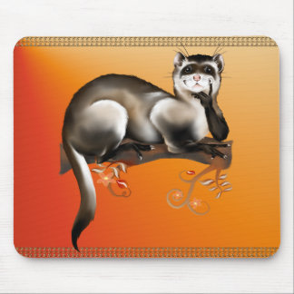 Doninha em um ramo Mousepad