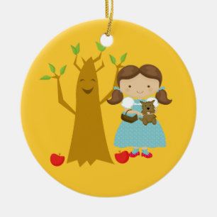 Dorothy perto do Enfeites de natal da Árvore Falan