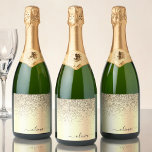 Dourada Glitter Girly Luxury Moderno Monograma Nom<br><div class="desc">Folha de Folha Dourada Folha de Folha Metálica Brilhante Máscara de Monograma de Metal Nome Vinho espumante Rótulo de Frasco de Vinho Espumante. Isso faz o perfeito aniversário de 16 anos (suco de maçã espumante), casamento, chá de panela, aniversário, véspera de ano novo, presente de chá de fraldas ou festa...</div>
