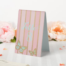 Douradas e borboletas rosa