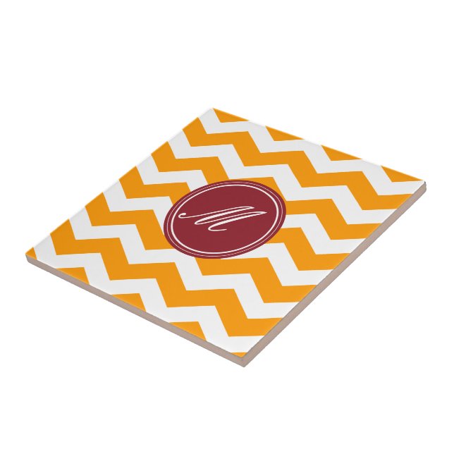 Dourado e Maroon Chevron com Azulejo Monograma (Lateral)