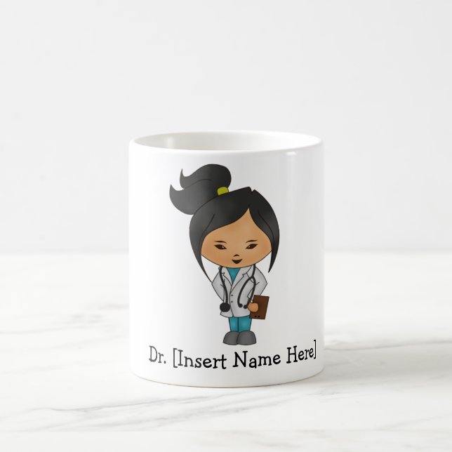 Doutor fêmea bonito asiático personalizado Caneca (Centro)