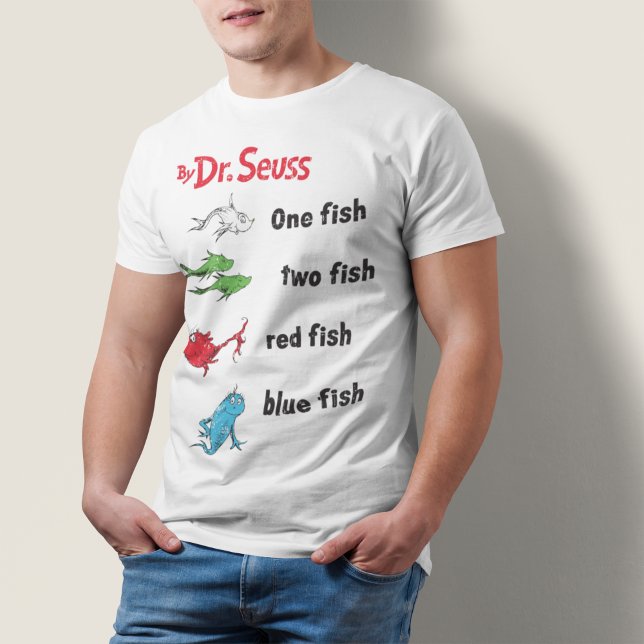 Dr. Seuss | Um Peixe Dois - Vintage (Person wearing shirt)