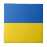 Drapeau Ukraine<br><div class="desc">Drapeau de l'Ukraine: Les couleurs sont associées au paysage ukrainien,  les bandes horizontales bleue et jaune symbolisent le ciel bleu sur les champs de blé.</div>