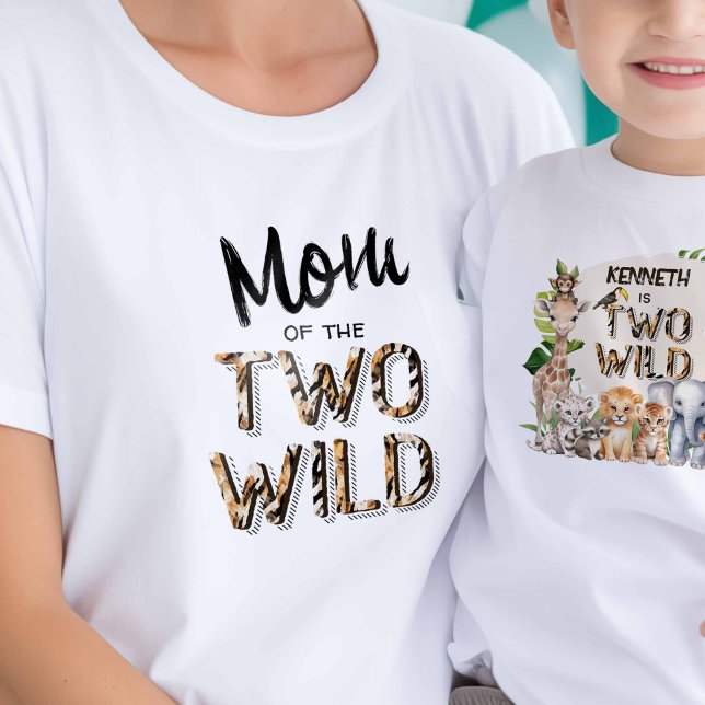 Duas camisetas selvagens, Safari Themed segundo an (Mom of the two wild, Safari Themed boy 2nd birthday mom's t-shirt.)