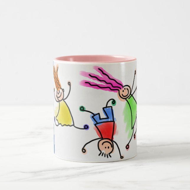 Duas caneca tonta com design de desenho animado. (Centro)