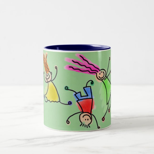 Duas caneca tonta com design de desenho animado. (Centro)