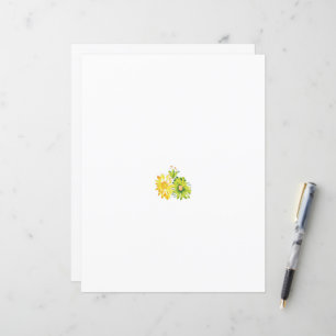 Duas flores amarelas e verdes sobre fundo branco