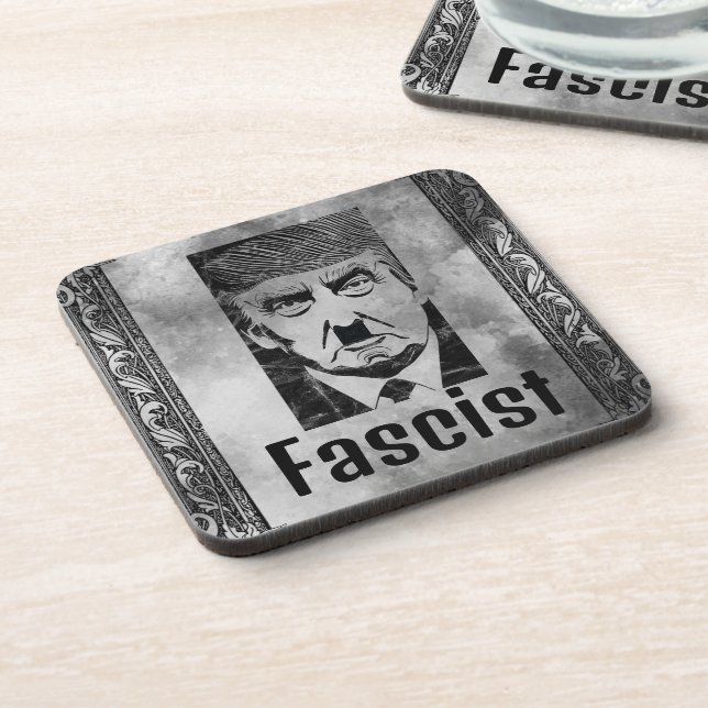 Duro de trunfo fascista Porta copos plástico (Left Side)