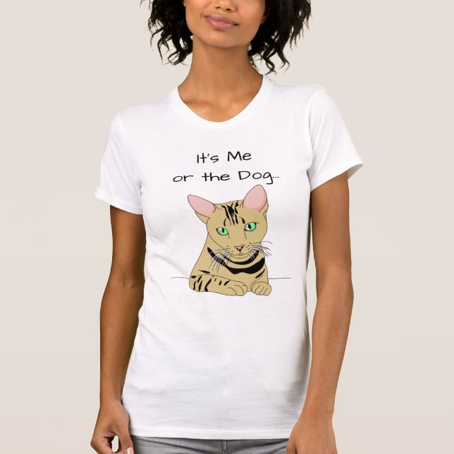 É Eu ou o Gato, Tchau Fido, Camiseta Divertida de  (Frente)