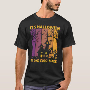 É Halloween para uma boa camisa de susto