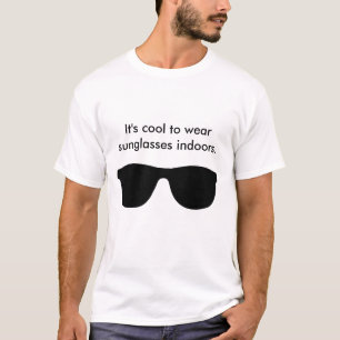 É legal vestir dentro a camisa dos óculos de sol