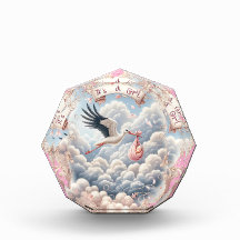 É um Prêmio de acrílico de GAROTA