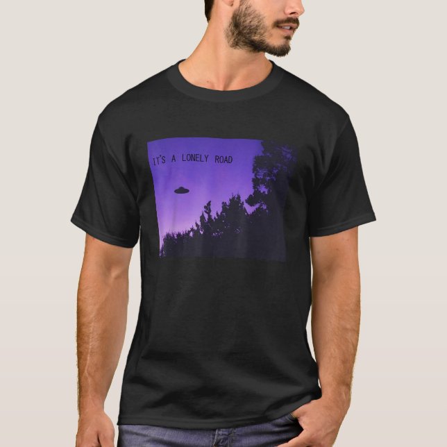 É um Solitário de camisa estética Vaporwave Anime (Frente)