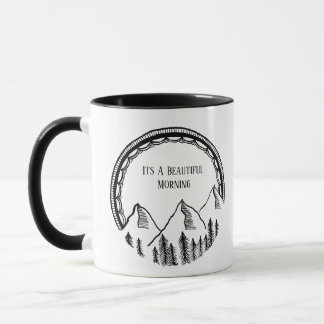 É uma caneca de café bonita da manhã
