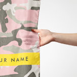 Echarpe Camuflagem rosa e verde Seu nome personaliza<br><div class="desc">Padrão de camuflagem elegante,  na moda e sofisticado em cor rosa e verde. Presente moderno e moderno,  perfeito para o amante militar em sua vida. Personalize adicionando o seu nome,  apelido,  monograma ou iniciais.</div>