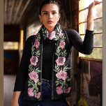 Echarpe Chiffon Scarf preto floral rosa<br><div class="desc">Um cachecol de chiffon retângulo longo com lindas flores cor-de-rosa sobre fundo preto escuro com uma faixa de pequenos corações em ambos os lados de cada padrão floral/folha. Você pode escolher qualquer tamanho disponível. Este cachecol faria um presente perfeito para ela,  sua mãe,  irmã,  namorada ou uma amiga.</div>