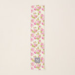 Echarpe Do monograma cor-de-rosa velho floral dos rosas do<br><div class="desc">Teste padrão floral clássico de rosas velhos no fundo do bistre. Gráficos muito elegantes do vintage com monograma personalizado em uma forma quadrada cinzenta pastel no lenço oblongo longo customizável do Chiffon do retângulo (10" x 45"). Você pode facilmente mudar o monograma (pia batismal, tamanho, cor e posição), o tamanho...</div>