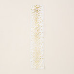 Echarpe Encanto branco dos confetes Dourados do falso<br><div class="desc">Plataforma os salões e você mesmo demasiado com este lenço chique do chiffon do feriado. Características que deste design um fundo branco com confetes do ouro do falso polvilhou ao redor. O presente perfeito para essa mulher especial em sua vida. Projetado pelo © mundialmente famoso Tim Coffey do artista.</div>
