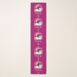 Echarpe Funny Unicorn dizendo magia AF<br><div class="desc">Um cachecol de chiffon com um design humorístico. Uma pipoca dormindo com rico e rabo. Deocrata com um trio de estrelas. Um arco-íris arcado por cima. Uma coroa circular composta por nuvens, corações e flores para um talho feminino adicional. A tipografia diz Magical AF. Humor e fofo. O fundo é...</div>