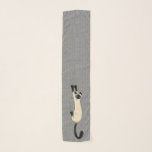 Echarpe Gato Siamês Seguindo | Gato engraçado<br><div class="desc">Preencha sua roupa com este acessório de moda felina divertido. Gato siamês louco está pendurado neste lenço legal. Faz um presente original de novidade para amantes do gatinho! Visite o Doodle World de Jenn para ver mais produtos com este design original para gatos. ©Jenn Kay</div>