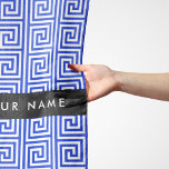 Echarpe Grego Meander Key Blue, Seu Nome, Personalize<br><div class="desc">Padrão grego elegante,  na moda e sofisticado em cor azul e branca. Presente moderno e moderno,  perfeito para o amante mediterrânico em sua vida. Personalize adicionando o seu nome,  apelido,  monograma ou iniciais.</div>