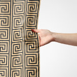Echarpe Padrão dos Quadrados-Chave Gregos Meander Brown<br><div class="desc">Padrão grego elegante,  na moda e sofisticado em cor castanha e preta. Presente moderno e moderno,  perfeito para o amante mediterrânico em sua vida.</div>