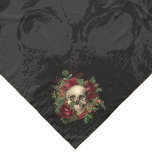 Echarpe & ROSAS | Chiffon Scarf | Preto<br><div class="desc">O cachecol perfeito para o Halloween ou qualquer dia no outono. Possui um crânio com rosas de morto sobre um tom no crânio de tom. O toque final para seu Senhor da Mansão,  Drácula,  Vampiro,  Jeckyll & Hyde,  traje de punk a vapor/cosplay.</div>