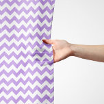 Echarpe Zigzag Roxo, Chevron Roxo, Padrão Geométrico<br><div class="desc">Padrão elegante,  na moda e sofisticado zigue-zague (chevron) em cor roxa e branca. Presente moderno e moderno,  perfeito para o amante ziguezague na sua vida.</div>