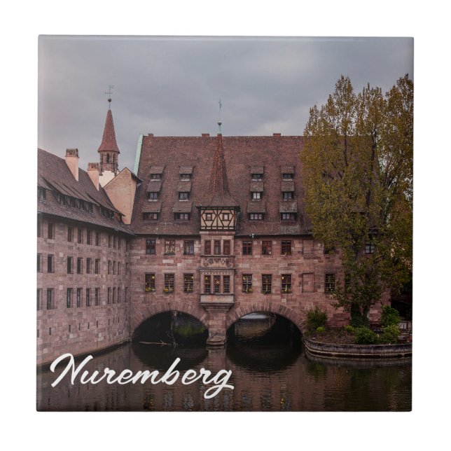 Edifício histórico ao pôr do sol em Nuremberga, Al (Frente)