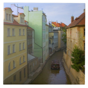 Edifícios históricos com canal, Praga, República T
