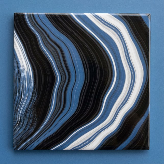 Efeito agato, preto, branco e azul (Agate effect, black, white and blue ceramic tile.)